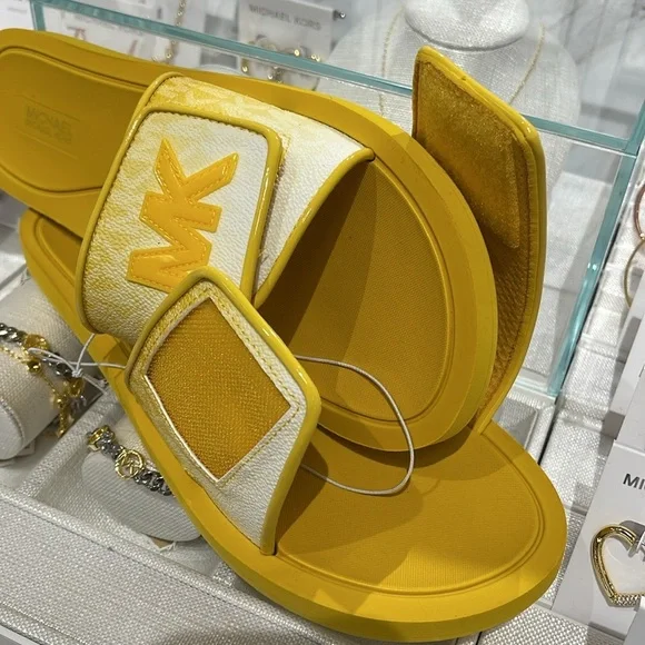 Michael Kors Slide Logo Sandals Palmer Ombré Signature
Daisy Yellow 
NWT - Picture 12 of 16